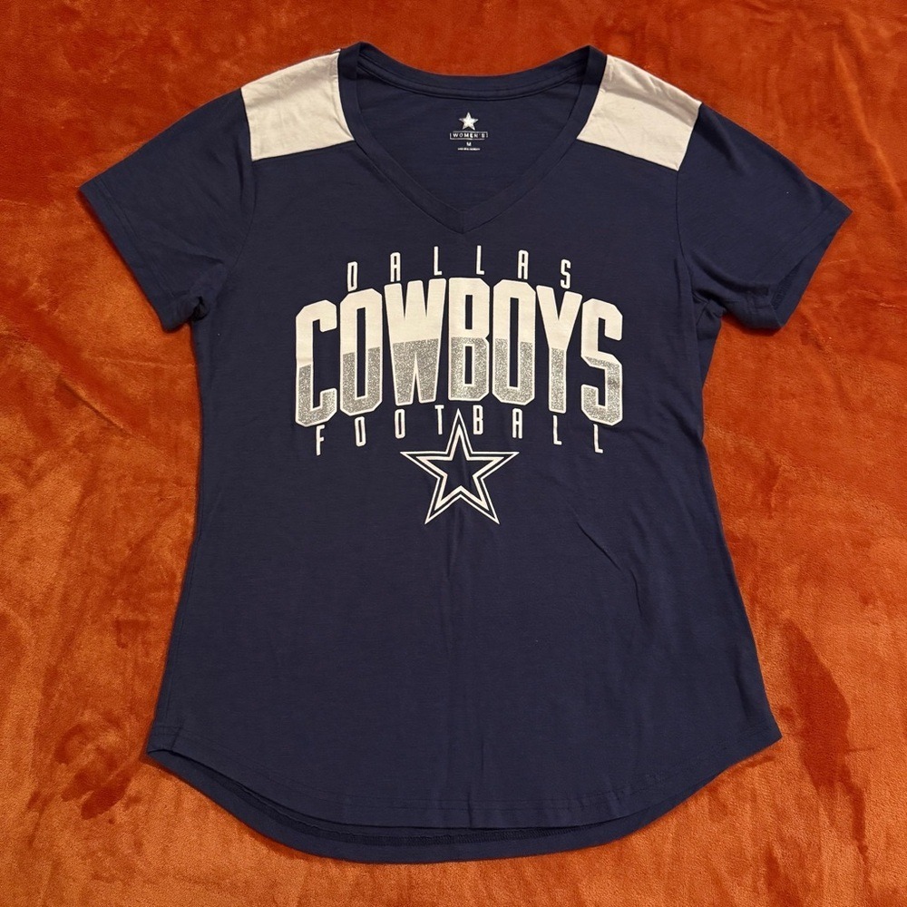 Dallas Cowboys Womens Navy Blue Glitter V-Neck Football Graphic T-Shirt Size M